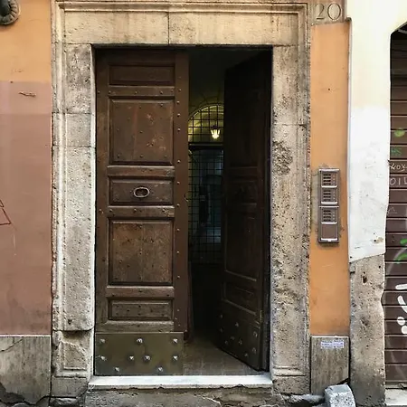 Piazza Farnese 公寓