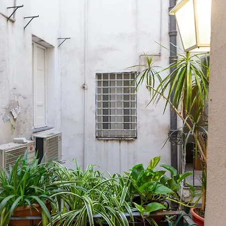 Piazza Farnese 公寓